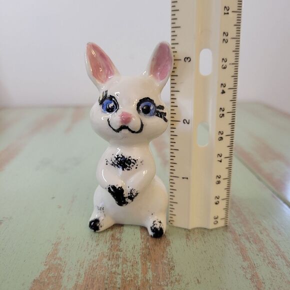 Kitschy Vintage Handpainted Hobbyist Anthropomorphic Bunny Rabbit Figurine - Picture 7 of 10